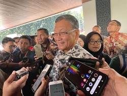 Beredar Kabar Kena Reshuffle, Menteri ESDM: Tunggu Aja