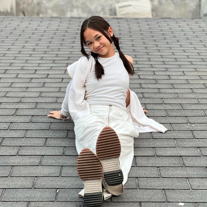 <p>"Nala cilik sekarang sudah besar. OMG tumbuh cantik sama tinggi banget sekarang," kata seorang netizen dengan emotikon hati. "Nalaku sudah tidak bayi lagiiii," ujar netizen lainnya. (Foto: Instagram: @nala.kania)</p>