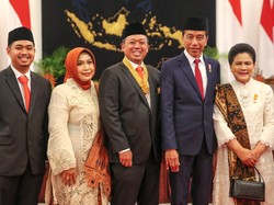 Nusron Wahid Raih Anugerah Tanda Kehormatan Bintang Jasa Utama dari Jokowi