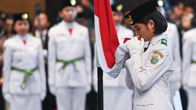 BPIP membatasi kebebasan penggunaan jilbab pada paskibraka putri. Hal ini sesuai aturan yang diteken Kepala BPIP Yudian Wahyudi pada 1 Juli 2024.