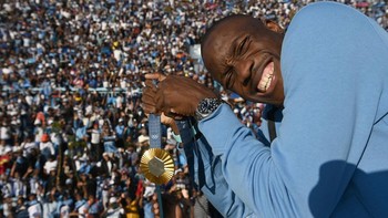  Lautan Manusia di Botswana Sambut Emas Olimpiade Pertama