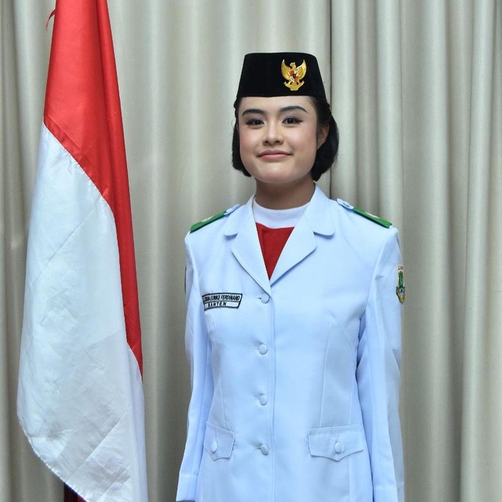 <p>Latisha Eunika Ferdinand, putri pesinetron Wida Hesti Putri, menjadi anggota Paskibraka Provinsi Banten tahun 2022, Bunda. Latisha terlihat cantik mengenakan pakaian paskibra lengkap dengan rambut pendeknya. "Hai Om, Tante, dan teman-teman semua. Saya Latisha Eunika Ferdinand. Bantu doa ya besok bisa menjalankan tugas dengan baik dan lancar tanpa halangan apapun. Doa kalian semua sangat berguna buat kelancaran tugas besok, terima kasih," tulis sang Bunda pada laman Instagram-nya. (Foto: Instagram: @hestiputri2380)</p>