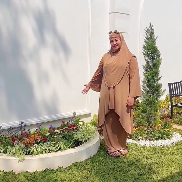<p>Tasyi Athasyia telah merenovasi taman di rumah barunya. Ia membangun taman yang bernuansa seperti di kastil <em>princess,</em> Bunda. "Renovasi taman rumah baruku," ucap Tasyi dengan girang. (Foto: TikTok @tasyiiathasyia)</p>