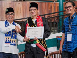 Gegara Sering Pantun, Sandiaga Dinobatkan Jadi Babe Dedengkot Betawi