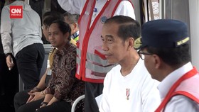 VIDEO: Jokowi Uji Coba Kereta Otonom Listrik Buatan Tiongkok di IKN