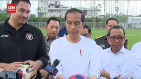 VIDEO: Tanggapi Ketum Golkar Mundur, Jokowi: Urusan Pak Airlangga Itu