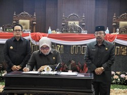 Perda soal Kawasan Tanpa Rokok hingga RUED di Jatim Disahkan