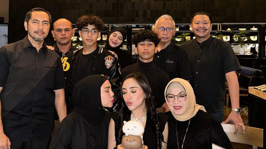 6 Potret Salmafina Sunan Pamer Pacar Duda Saat Rayakan Ultah