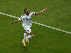 Debut Istimewa Mbappe di Real Madrid: Bikin Gol, Angkat Trofi