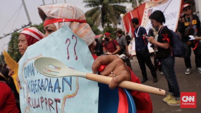 Guru besar UI menyoroti perlindungan pekerja rumah tangga atau PRT di Indonesia yang minim regulasi. RUU PPRT diharapkan segera disahkan.