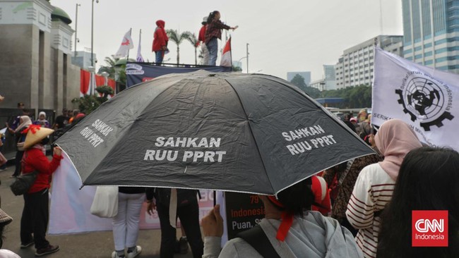 Komnas Perempuan meminta DPR memprioritaskan pembahasan dan pengesahan RUU Perlindungan Pekerja Rumah Tangga (PPRT).