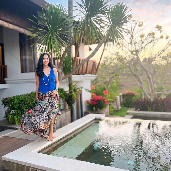 <p>Bukan hanya itu, rumah Diah dan sang suami yang satu ini juga dilengkapi fasilitas seperti kolam renang, lho. (Foto: Instagram@dps_diahpermatasari)</p>