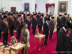 Pencipta Salawat Badar dan Harry Roesli Dianugerahi Tanda Kehormatan dari Jokowi