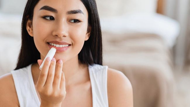 10 Rekomendasi Lip Balm yang Bagus untuk Bibir Hitam agar Tampak Lebih Cerah