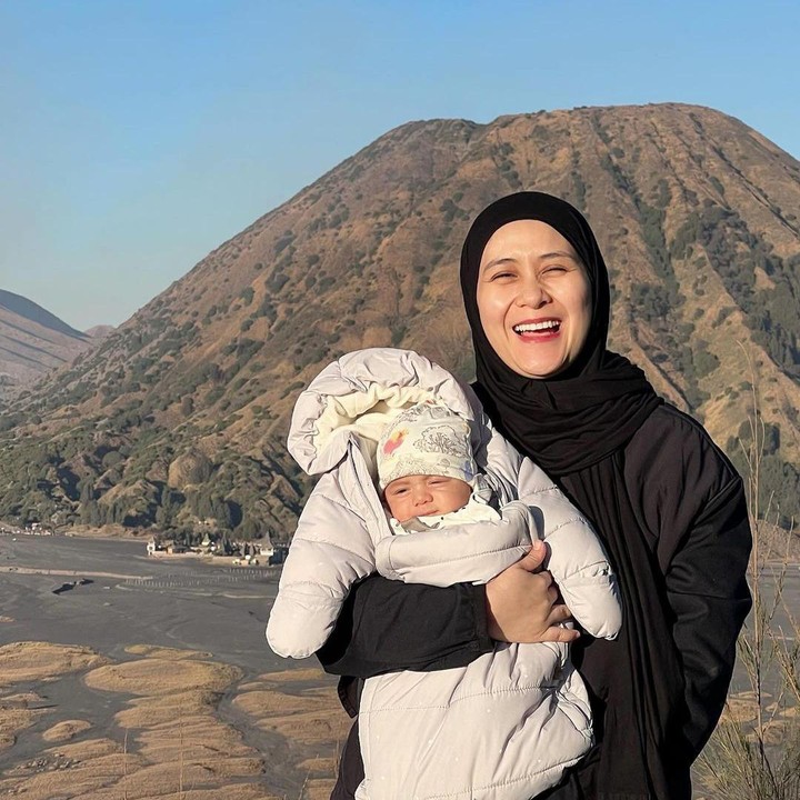 <p>Banyak netizen yang dibuat gemas dengan gaya Gavin nih, Bunda. Tidak sedikit pula yang mengungkap bahwa Si Kecil semakin bergaya dan <em>fashionable</em>. (Foto: Instagram: @ryana_dea)</p>