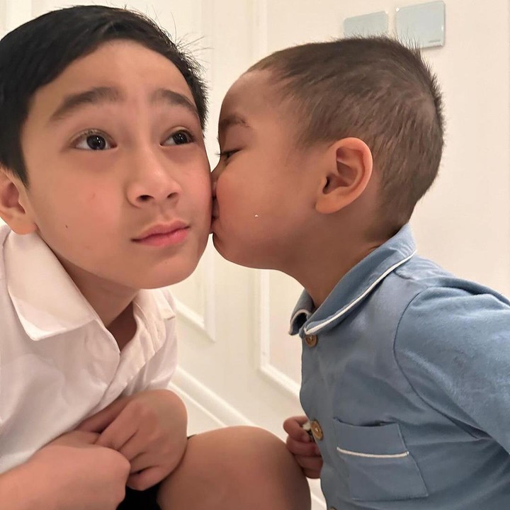 <p>Putra pertama Raffi Ahmad dan Nagita Slavina, Rafathar Malik Ahmad, berulang tahun ke-9 pada hari ini, Kamis (15/8/24). Di hari ulang tahunnya ini, Rafathar mendapatkan ucapan selamat dari sang adik, Rayyanza. (Foto: Instagram @riniperdiyanti)</p>