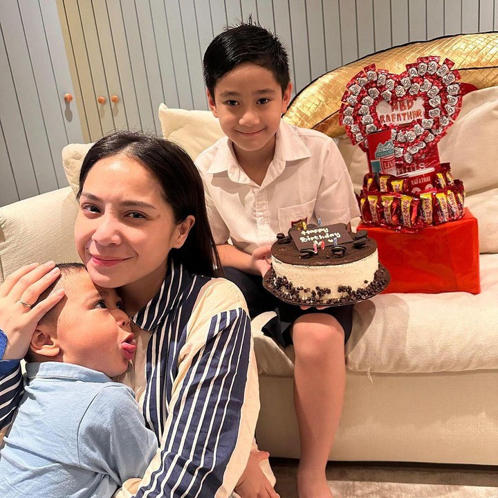 <p>Di hari ulang tahun ini, Rafathar juga mendapatkan ucapan dari Ayah dan Bundanya. Nagita mengunggah foto bersama sang putra sebelum berangkat sekolah. "15 Agustus 2024 = 9 Tahun usia Rafathar Malik Ahmad. Selamat Ulang Tahun Jagoanku. Doa Terbaik Selalu. Love You So Much," tulis Raffi dan Nagita. (Foto: Instagram @raffinagita1717)</p>