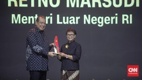 Menlu Retno Marsudi Raih Outstanding Leadership in Foreign Diplomacy