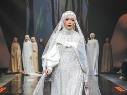 Kesan Richa Novisha Jadi Pengantin Lagi Saat Acara Fashion Model