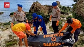 VIDEO: Polisi Selidiki Penyebab Warga AS Tewas di Bawah Tebing Pantai