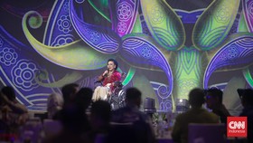 Waldjinah Nyanyikan 'Walang Kekek' di Panggung CNN Indonesia Awards