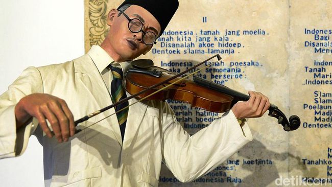 Keluarga Wage Rudolf (WR) Soepratman mengatakan royalti yang mereka terima atas lagu Indonesia Raya hanya pernah diterima dari Presiden Soekarno.