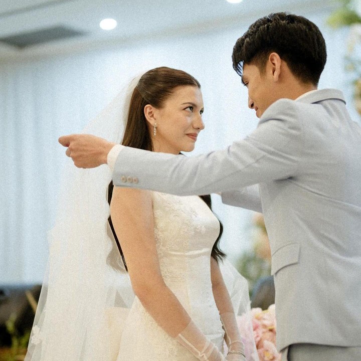 <p>Kabar tersebut dibagikan langsung oleh Cassandra melalui beberapa potret upacara pernikahan yang diunggah di akun Instagram pribadinya. (Foto: Instagram@cassandraslee)</p>