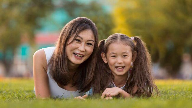 4 Trik Parenting dari Peneliti Harvard untuk Besarkan Anak Perempuan yang Percaya Diri