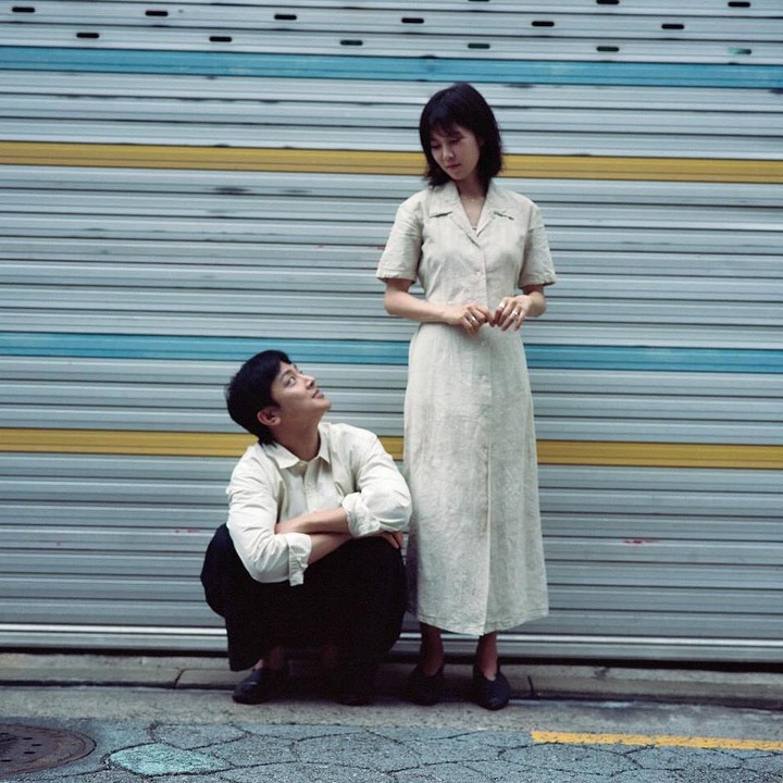 <p>Melansir dari <em>Koreaboo,</em> pasangan yang sama-sama lahir di tahun 1986 ini sudah saling mengenal sebelum membintangi <em>Marry My Husband.</em> Namun, keduanya semakin dekat setelah bekerja sama di proyek tersebut. (Foto: Instagram @hohee01)</p>