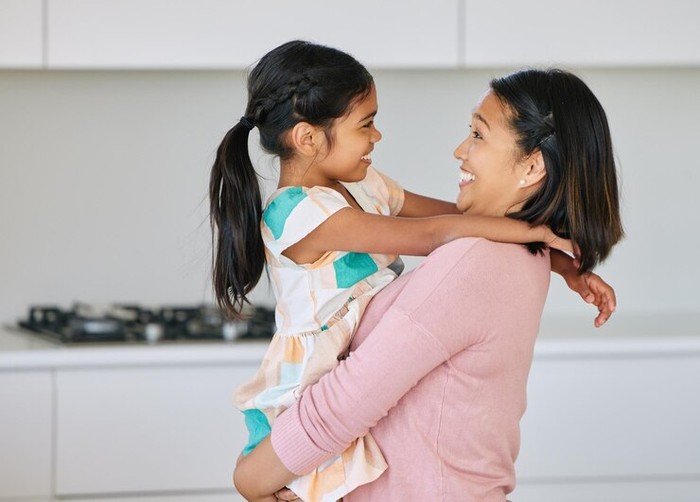 Deretan trik parenting dari peneliti Harvard untuk besarkan anak perempuan yang percaya diri
