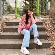 Get The Look: Inspirasi Outfit ke Kampus Serba Pink ala Joy Red Velvet
