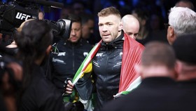 Du Plessis Yakin Hancurkan Adesanya di UFC 350