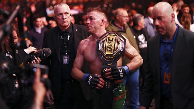 Dricus Du Plessis mengalahkan Israel Adesanya dalam pertarungan middleweight pada puncak UFC 305.