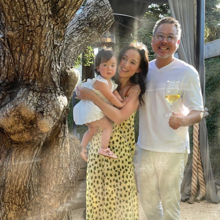<p>Artis cantik Julie Estelle dikaruniai seorang anak perempuan bernama Brielle pada 20 Juli 2023. Julie pun memperlihatkan wajah sang anak secara jelas pada Agustus 2024, Bunda. "Cantik banget Si Kecil," ungkap seorang netizen. "Mama dan putri kecilnya sama cantiknya," ujar netizen lainnya. (Foto: Instagram: @julstelle)</p>