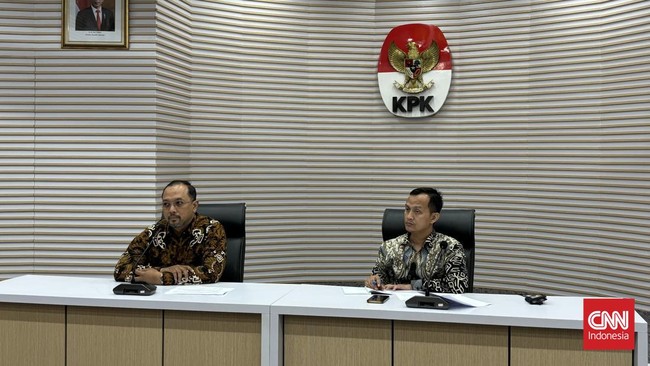 KPK mendalami jual beli aset oleh keluarga tersangka Abdul Gani Kasuba (AGK) selaku Gubernur Maluku Utara nonaktif saat memeriksa 12 orang saksi.