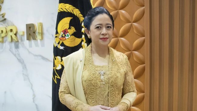 Ketua DPR RI Puan Maharani mengenakan kebaya kutubaru bernuansa emas dalam rangkaian Sidang Tahunan DPR/MPR 2024.