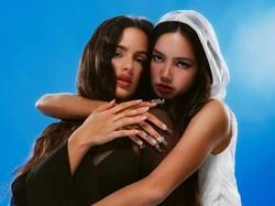 Collab Catchy Lisa BLACKPINK dan Rosalia di New Woman