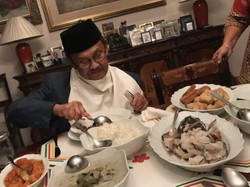 B.J. Habibie Akui Seleranya Unik, Doyan Makanan Asin dan Pahit