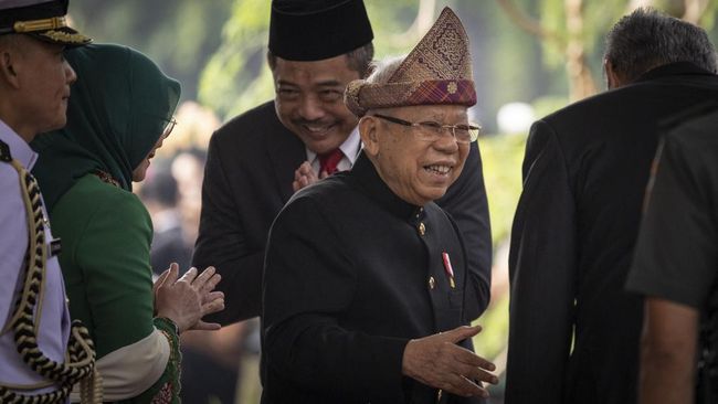 Wapres RI Ma'ruf Amin mengenakan busana adat Palembang, Sumatera Selatan saat menghadiri pidato kenegaraan dalam Sidang Tahunan MPR RI.