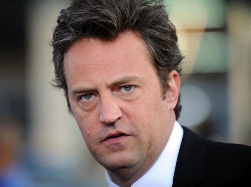 Asisten pribadi Matthew Perry, Kenneth Iwamasa, resmi dijatuhi hukuman 41 bulan penjara. (AFP/Gabriel Bouys)