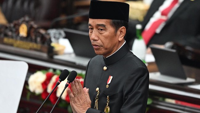 Peserta Sidang Tahunan MPR 2024 melakukan standing ovation kepada Presiden Joko Widodo usai berpidato kenegaraan terakhirnya sebagai kepala pemerintahan.