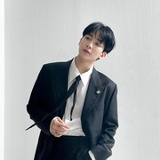 Yakin K-Popers Sejati? Tebak Nama Idol K-Pop Ini dari Potongan Fotonya!