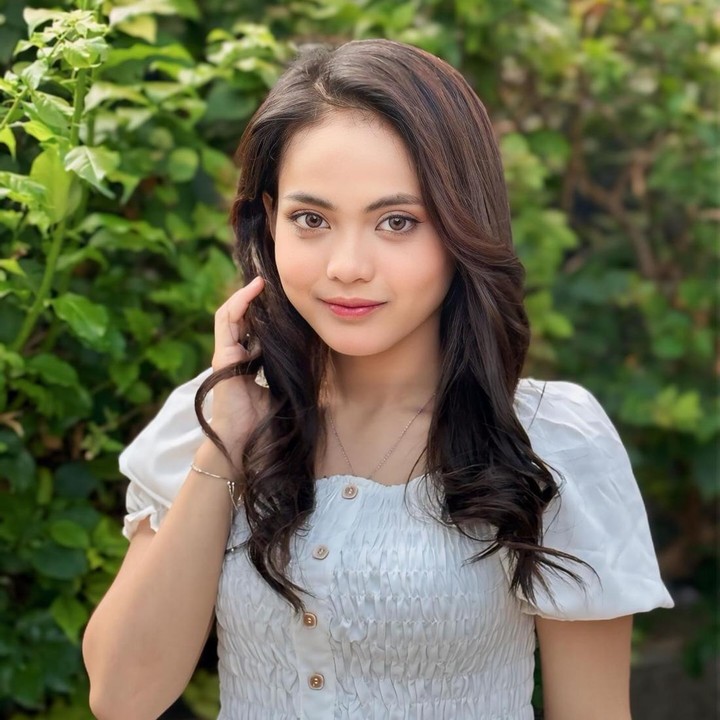 <p>Belum lama menikah, penampilan Putri DA menjadi sorotan netizen. Tak sedikit yang menilai penampilannya berubah sejak menikah dengan seorang pengusaha, Bunda. (Foto: Instagram @da4_putri03)</p>