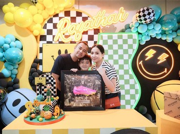 img-title Rafathar Dapat Kado Sepatu Darwin Nunez Liverpool, Berapa Harganya?