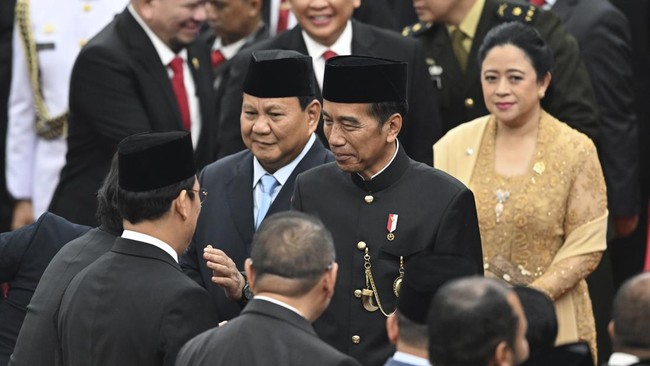 Presiden Joko Widodo (Jokowi) mengenakan baju budaya Betawi menghadiri Sidang Tahunan MPR 2024 di Kompleks Parlemen, Senayan, Jakarta, Jumat (16/8).