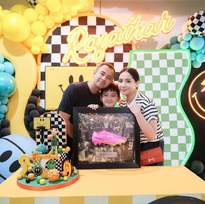 <p>Rafathar Malik Ahmad tengah berulang tahun. Putra sulung Nagita Slavina dan Raffi Ahmad itu sudah menginjak berusia 9 tahun, Bunda. (Foto: Instagram @raffinagita1717)</p>