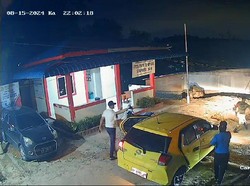 Heboh, Polisi di Batam Dianiaya Pria Berseragam TNI