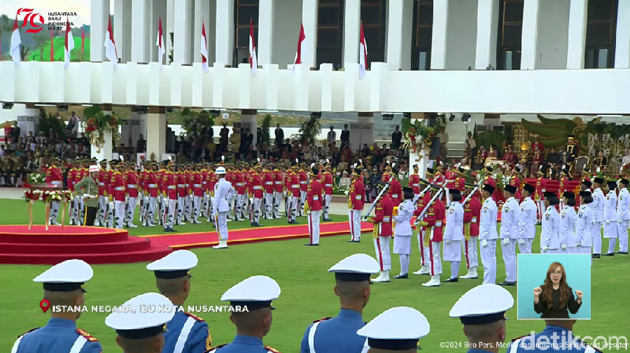 anggota paskibraka bendera Merah-Putih mengenakan hijab saat upacara HUT Kemerdekaan RI ke-79 di Ibu Kota Negara (IKN), Sabtu (17/8/2024). anggota paskibraka bendera Merah-Putih mengenakan hijab saat upacara HUT Kemerdekaan RI ke-79 di Ibu Kota Negara (IKN), Sabtu (17/8/2024).