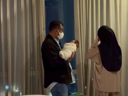 5 Potret Momen Cut Intan Nabila Menangis di Pelukan Sang Ayah Usai KDRT Terungkap