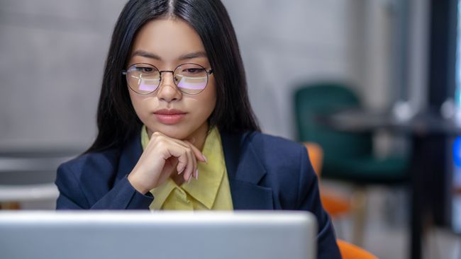 Duh! Ini Dia 5 Zodiak Hobi SKS, Nekat Ngerjain Tugas Mepet Deadline